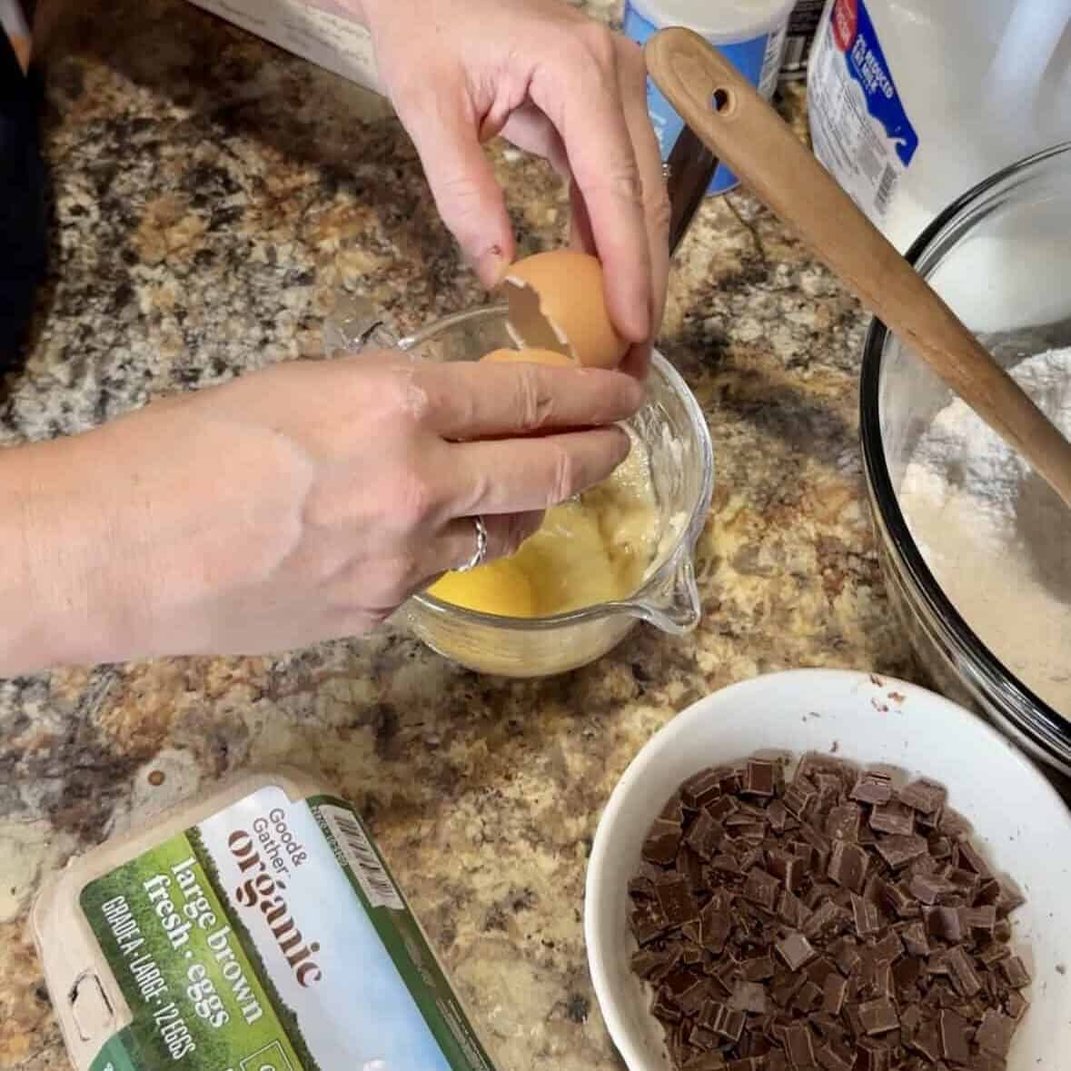 the best chocolate chunk banana muffins